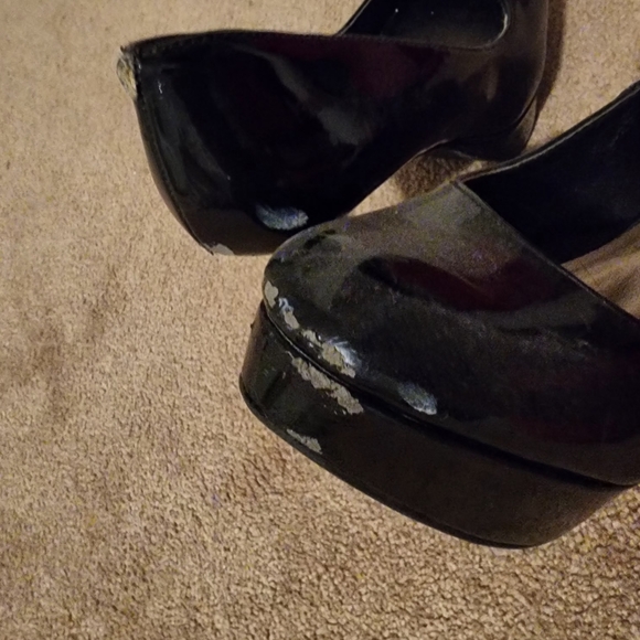 High Heels - Picture 2 of 5